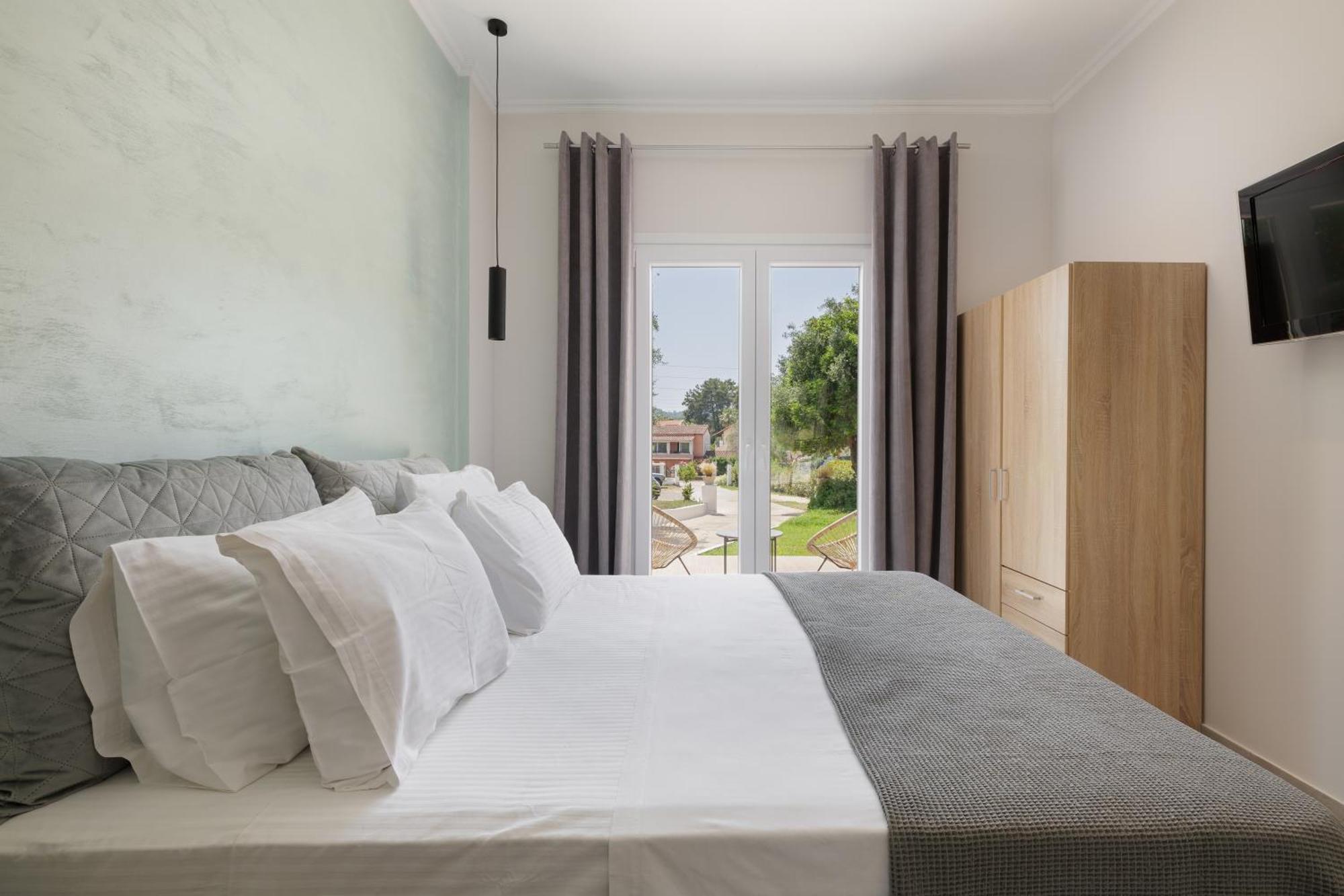 The Lake Apartments Kommeno  Exterior foto